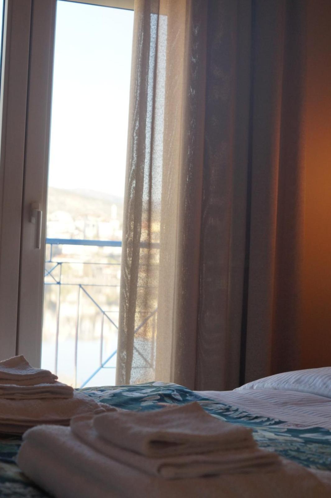 Daphne Luxury Apartment Kastoria Extérieur photo